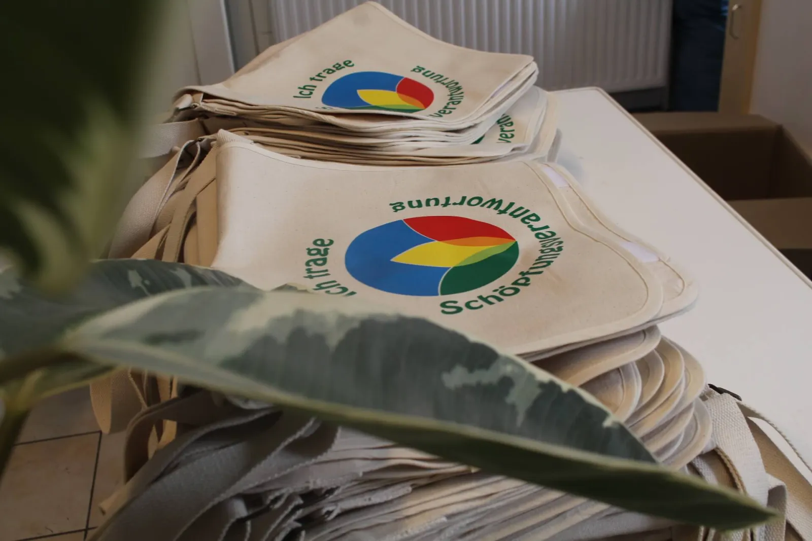 Digitaltransfer Beispiel — fertig gepresste Shirts im Studio