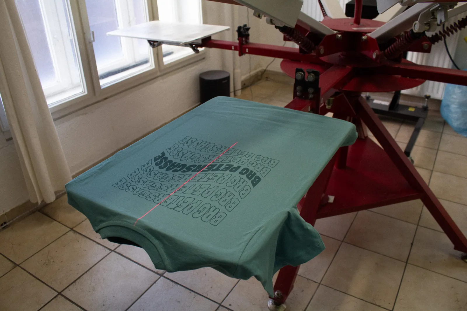 BRG Petersgasse - Schulmerch. — Bild 2
