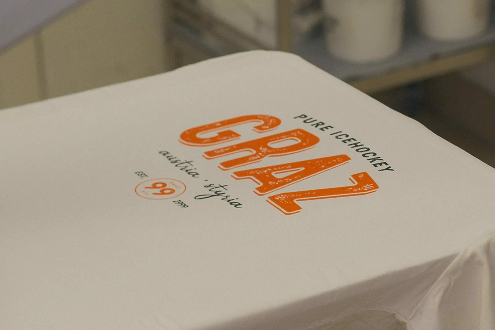 Graz 99ers Shirt von vorn — Direkt-Siebdruck auf Sol's Legend Off-White